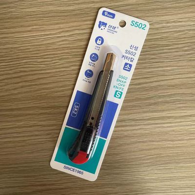 kopen Zwart en rood mes met terugtrekbaar 86 mm SK2 staal knipmes online vervaardiging