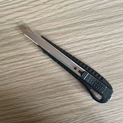 kopen Plastic Handle 9mm Utility Knives voor lichtgewicht materialen Schuifvergrendelingsmechanisme en superieure prestaties online vervaardiging