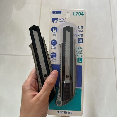 kopen Handig 18mm Afbreekmes L704 met 100mm Lemmetlengte en Duurzaam Aluminium SK2 Mes online vervaardiging