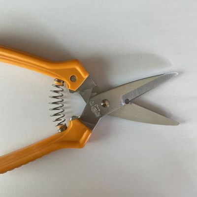 Multifunctiescher met ergonomisch oranje handvat