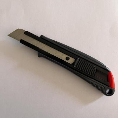 18 mm snijmessen variëren afhankelijk van het gebruik, waardoor duurzaamheid en betrouwbaarheid voor uw bedrijf worden gewaarborgd