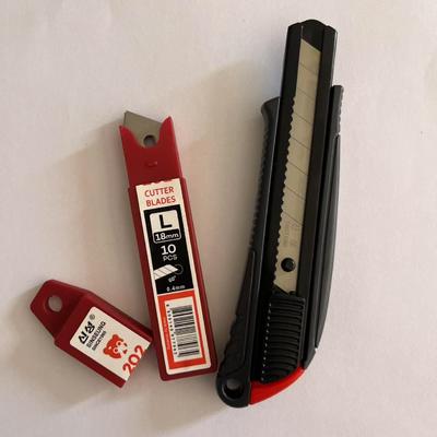 0.4 mm Dikte 18 mm Messenbladen passen bij de meeste messen 8 Segmenten